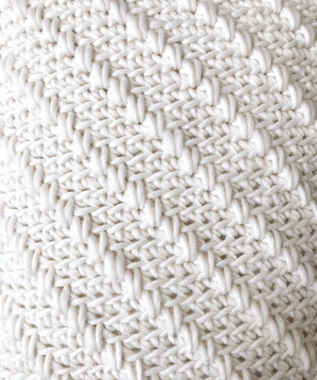 Lineyè Pillow