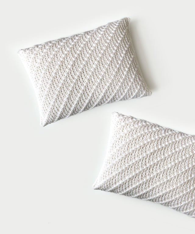 Lineyè Pillow