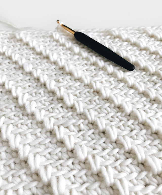 Lineyè Pillow